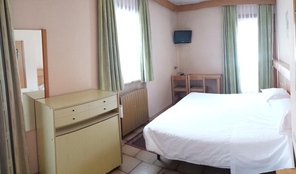 Hotel La Baita Livigno Ruang foto