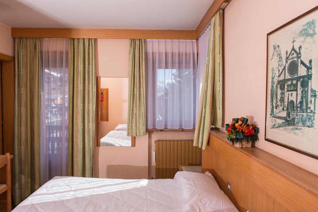Hotel La Baita Livigno Ruang foto